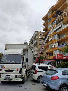 Izmir Sigortali Nakliyat firmasi Evden Eve Sigortali Nakliyat Ucuz Sigortali Ev Nakliyesi Uygun Fiyatli Ofis Nakliyesi Buca Sigortali Tasimacilik Firmalari Hidrolik Asansorlu Garantili Nakliye 4